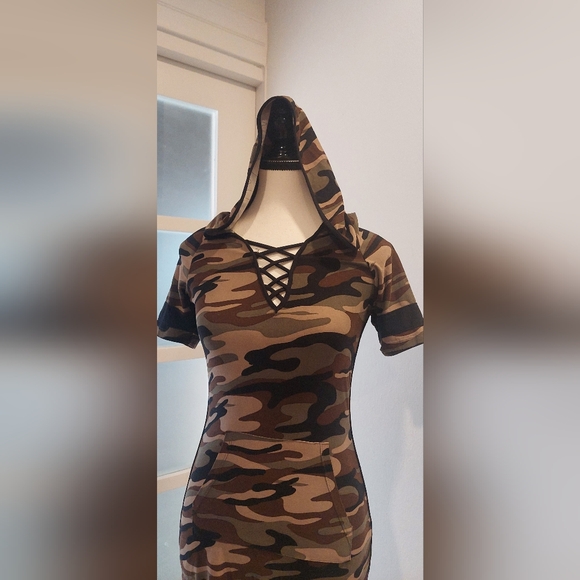 Derek Heart Camouflage Mini Dress with Criss-Cross Detail - Picture 7 of 9